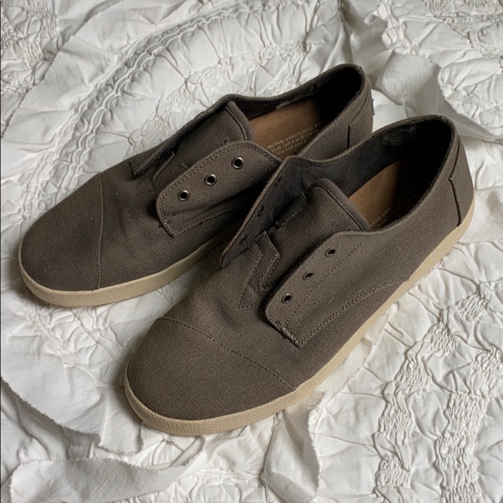 Women’s TOMS sneakers gray 10
